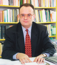 Dr. Gyula Horv�th, Director General